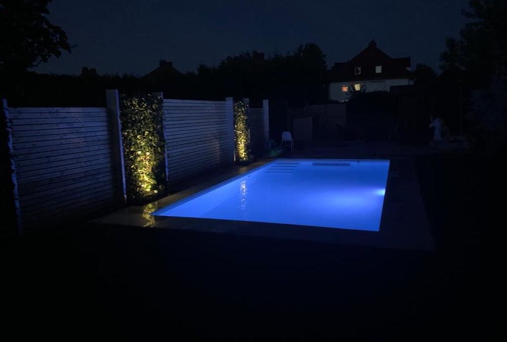 Poolanlage – ein Hingucker bei Tag und Nacht