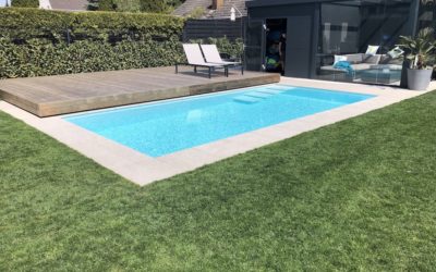 SCHWIMMBAD MIT POOLDECK UND POOL-LOUNGE